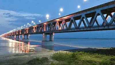 Bogibeel Bridge - two rail tracks and three road lane